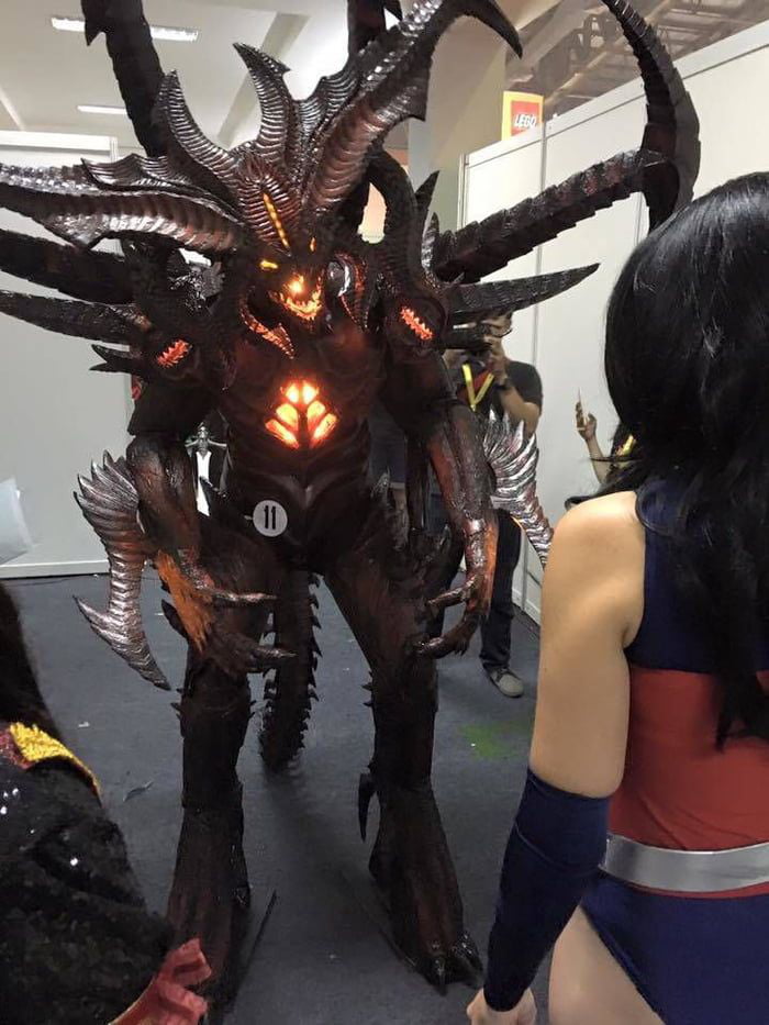 Guys cosplaying Vs. Girls cosplaying in a nutshell