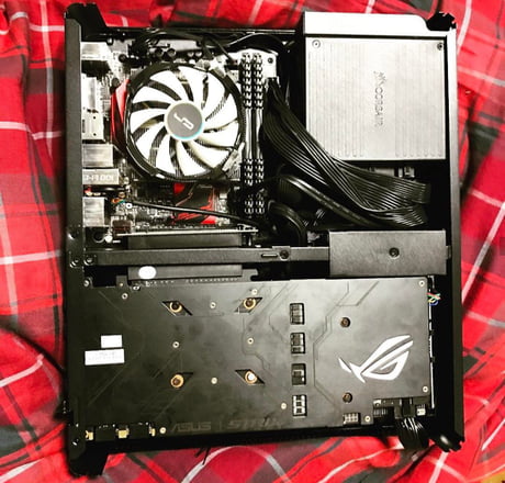 My Job Require Me To Travel Every 3month So I Build A Portable Mini Itx Pc Anyone Know A Good Portable Lcd For Gaming 9gag