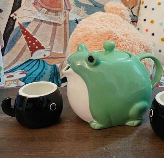Believe me, this teapot is a "must" on Wednesdays 9GAG