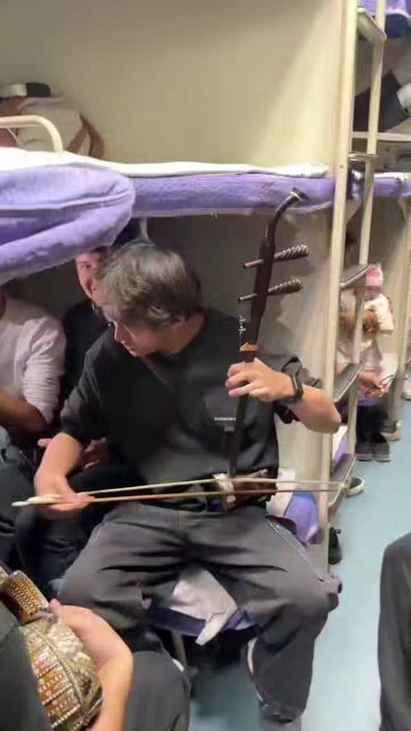 On a train ride, a Han Chinese played Erhu, a Kazakh played Dombra and three Uyghurs played Rawap and Gijak. They performed the Mongolian piece Horse Racing.
