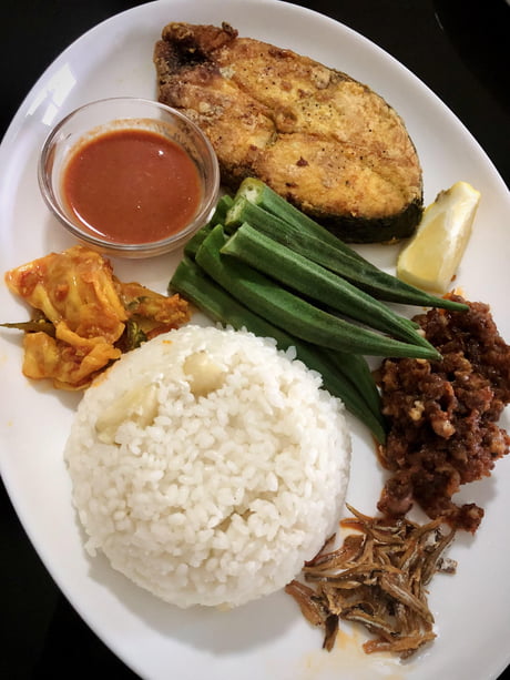 Malaysian Nasi Lemak Coconut Rice Ikan Bilis Sambal Sotong Turmeric Ikan Tenggiri Steamed Lady S Fingers And Sambal Belacan Achar 9gag