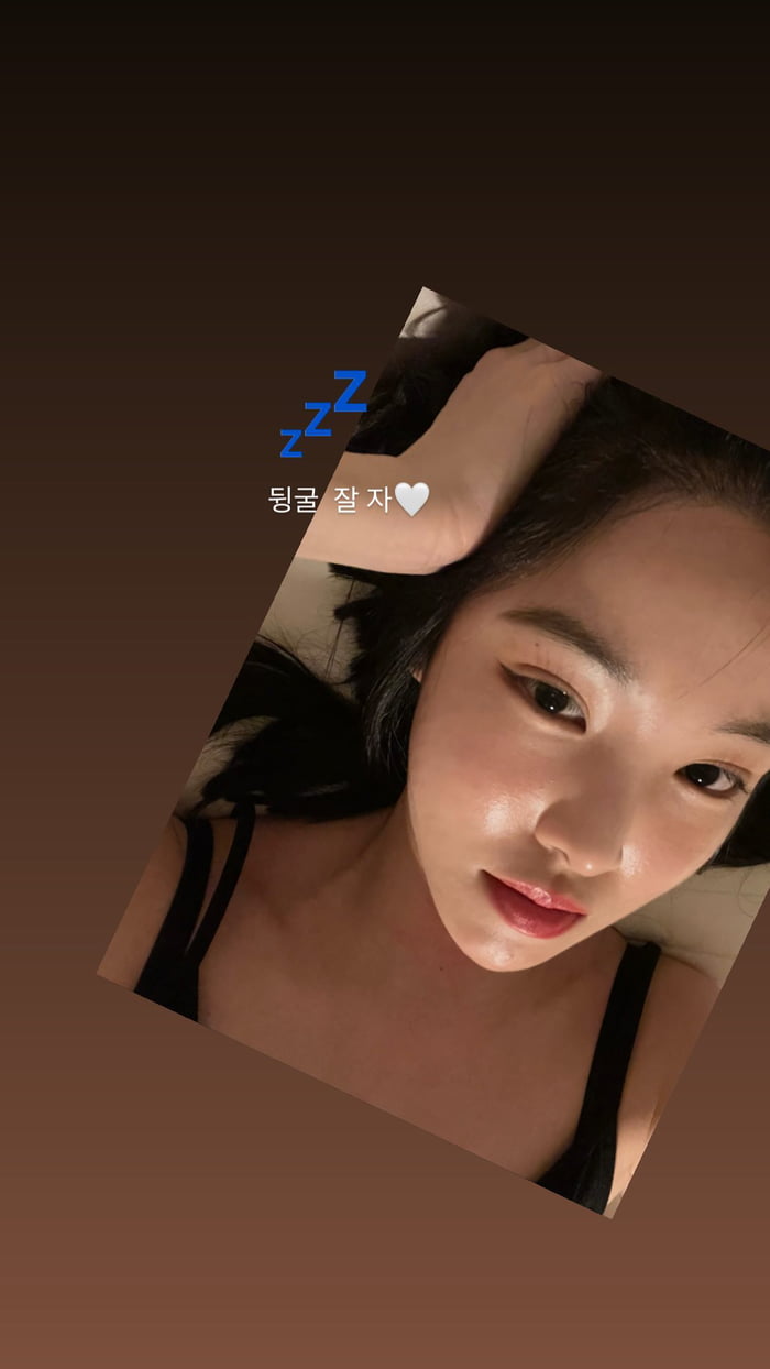 Photo : Yuju Instagram Story