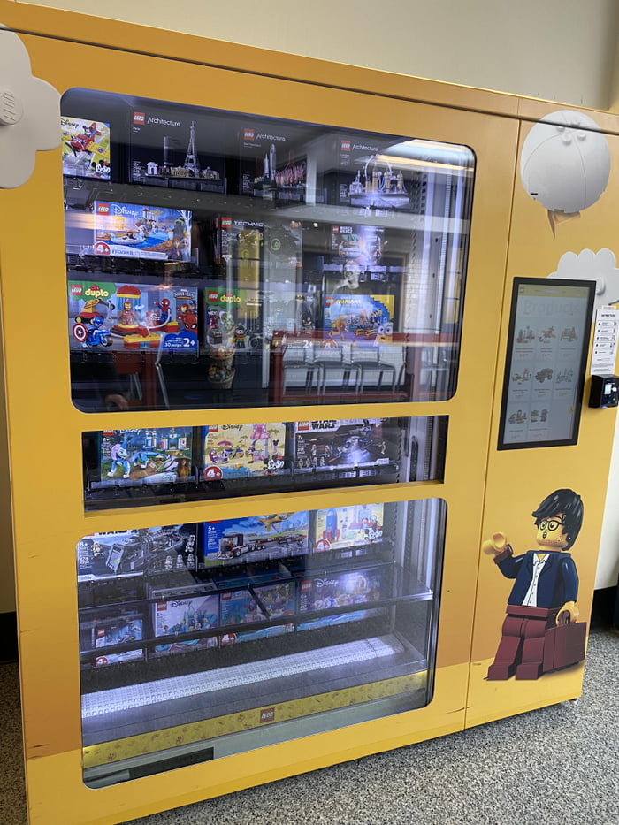 Lego vending machine at the Cleveland airport! (CLE) 9GAG