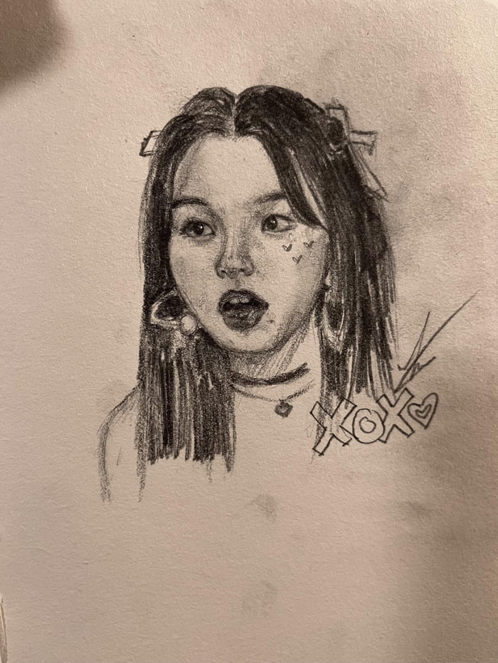 Photo : Still got a long way to go, but attempted chaeyoung sketch~