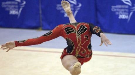 Gymnast with insane flexibility - 9GAG