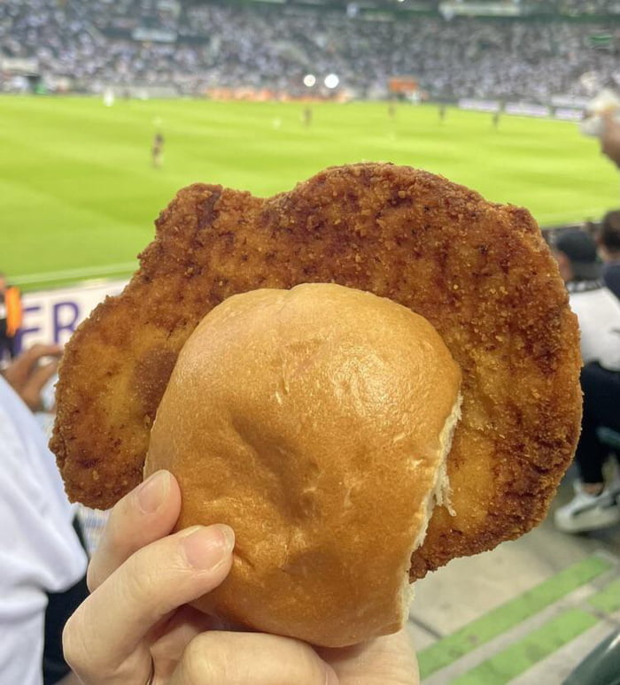 A turkey burger at a football game in Germany! 😏😏😏 - 9GAG