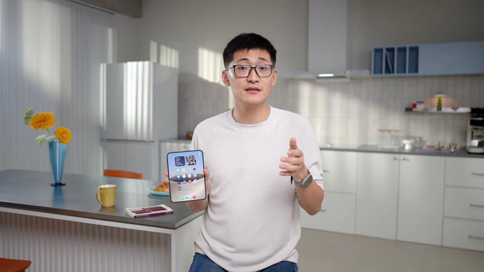 Man Reaches Verdict After Folding iPhone Duo 10,000 Times