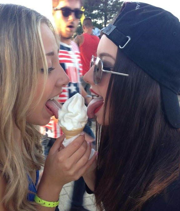 Two girl one cone