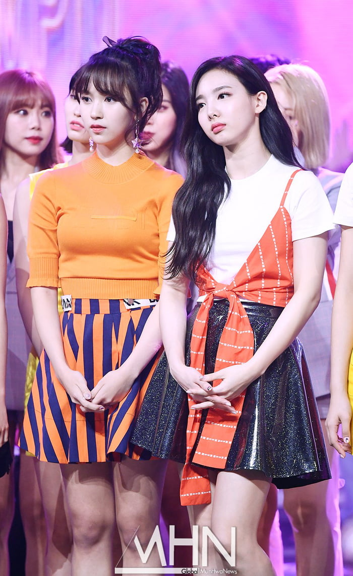Photo : Mina & Nayeon