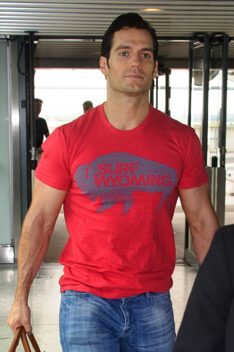 henry cavill tight shirt