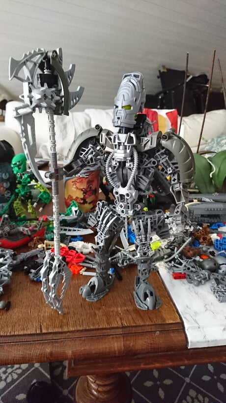 Dug out my old Bionicle box and made this 9GAG