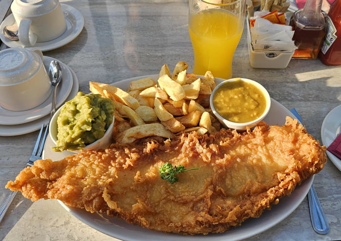 Large Fish and Chips - 9GAG