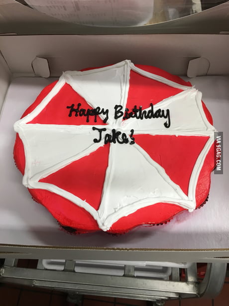 My boyfriend is a Resident Evil fan. This is his birthday cake. - 9GAG