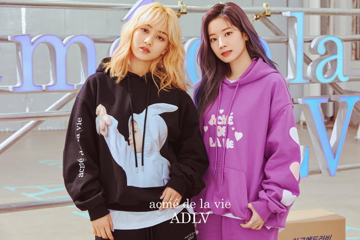 Photo : Jihyo and Dahyun for ADLV