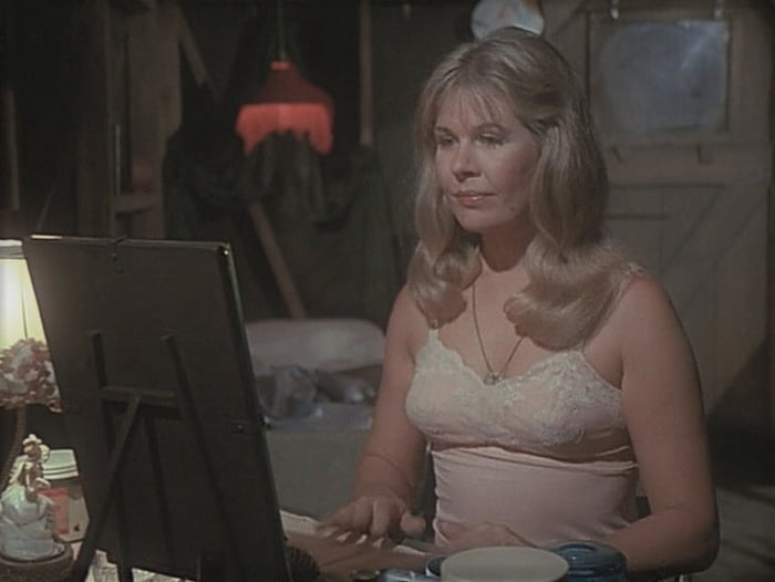 Loretta Swit Aka Margaret Hot Lips Houlihan From Mash 1970s 9gag 