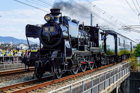 File:Steam locomotive Demon Slayer SL Kimetsu no Yaiba Futsukaichi Station  20201123.jpg - Wikimedia Commons