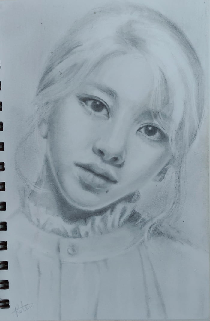 Photo : Haven't drawn traditionally in a while - Chaeyoung portrait