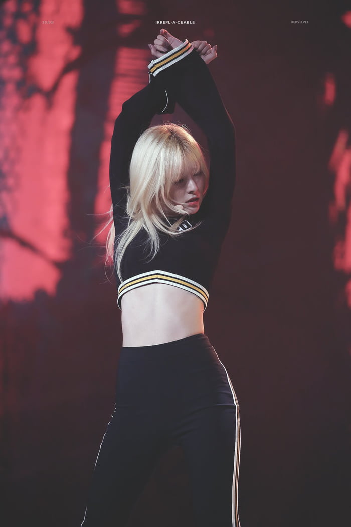 Photo : Seulgi is like 70% tummy!