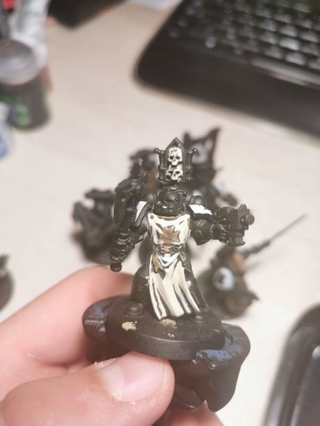 Paint my Black Templars robes, but I'm not convinced by the shading at all.  What do you think? Zandri dust as a base coat, Agrax earthshade for the  wash, and Screaming skull (