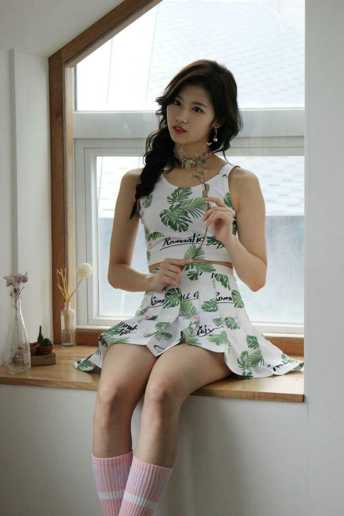 Photo : Stunning Sana
