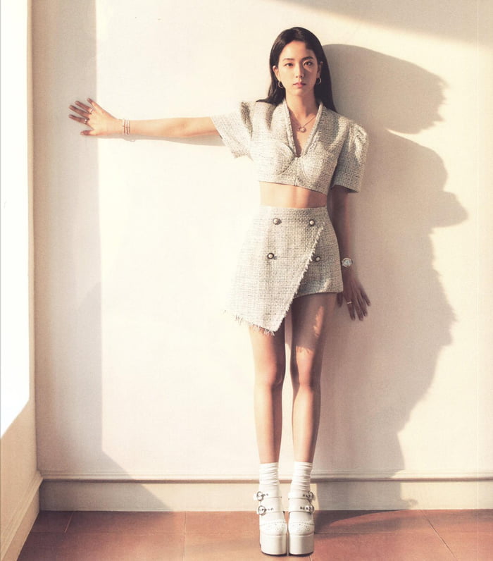 Photo : Jisoo for Elle Korea