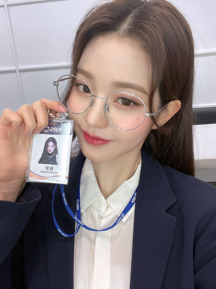Photo : 220121 IVE Official Twitter Update with Jang Wonyoung
