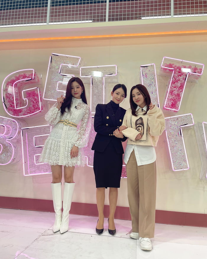 Photo : 220302 - Lee Soojin Instagram Update with MC Kim Minju - Get It Beauty Episode 9 will be aired on 15th March