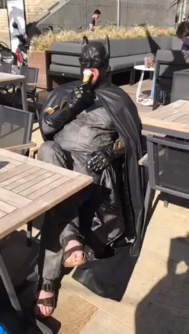 Nothing special here, just batman eating an ice cream #delonnekerbatman -  9GAG