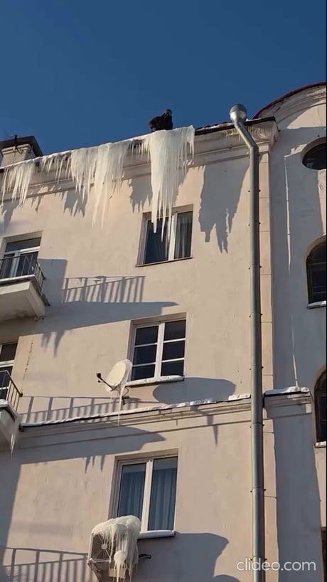 Air conditioner dismantling team