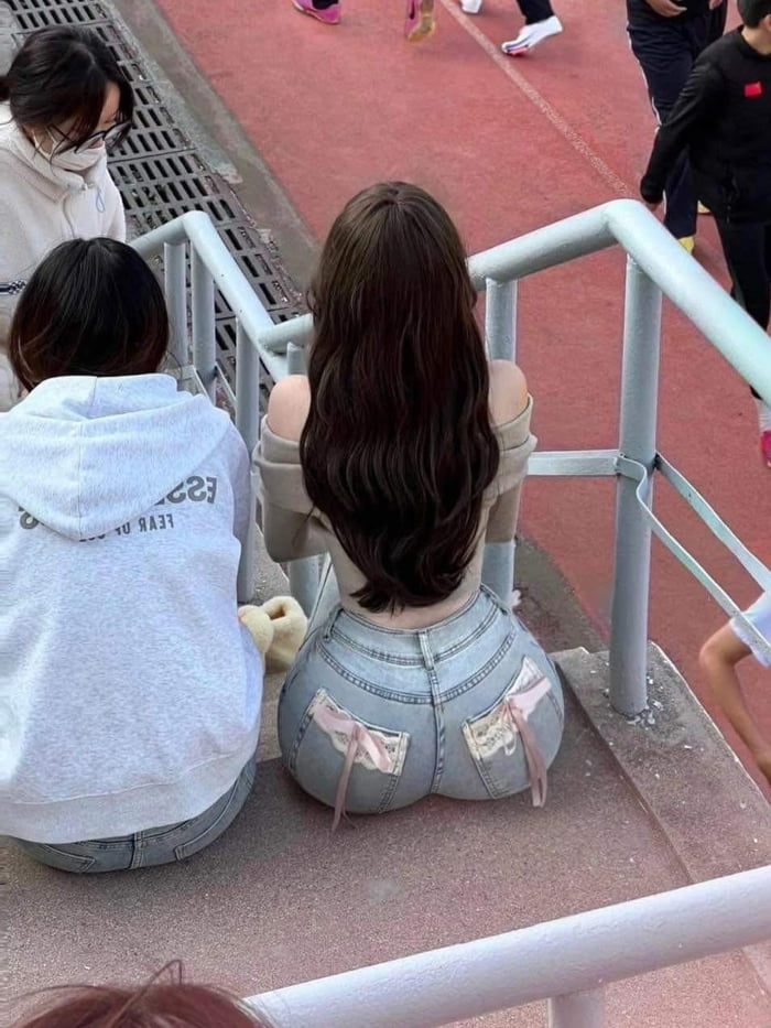 Two types of girls.