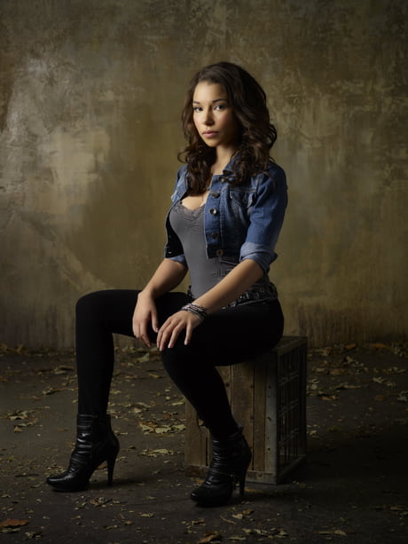 Jessica parker kennedy hot lingerie screencaps and photoshooot –  indiancelebblog.com