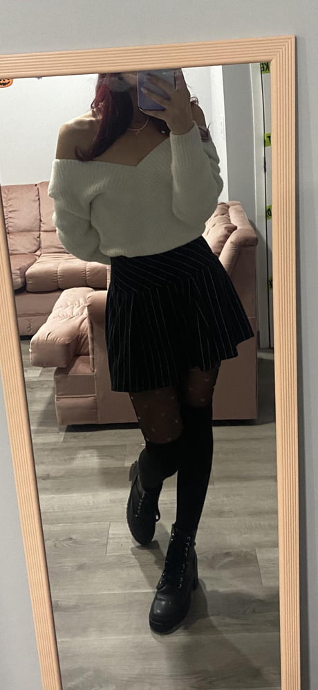 Loving the socks/pantyhose combo - 9GAG