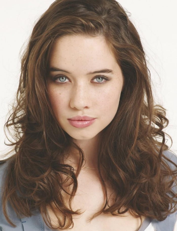 Anna Popplewell - 9GAG