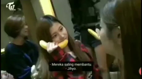 Sana trying to stuff a banana up Dahyun's nose