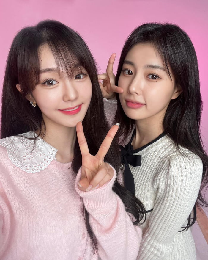 Photo : 220317 - woo!ah! Twitter Update with Kang Hyewon (& Nana)