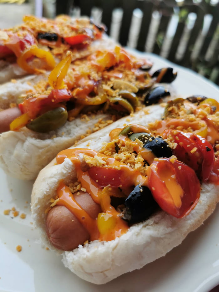 Bockwurst, olives, piccolo tomatoes, sweet peppers and sriracha mayo 9GAG