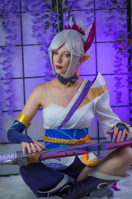 League of  Riven Cosplay