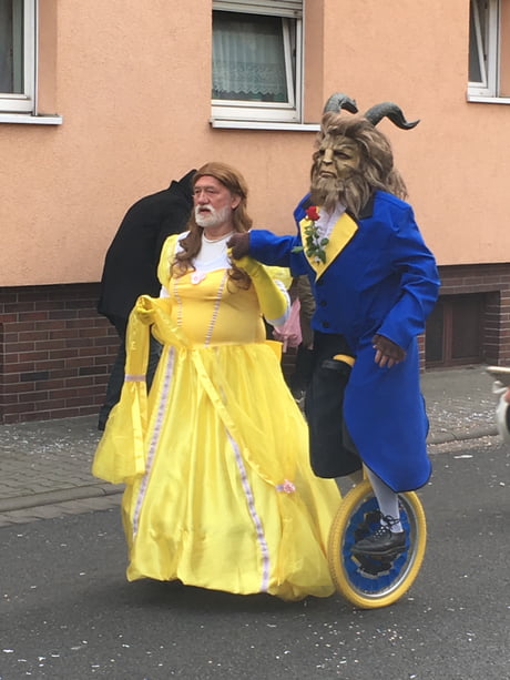 Best Beauty and the Beast cosplay ever 9GAG