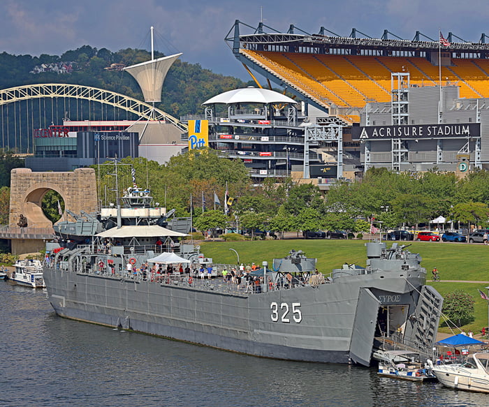 LST-325 visiting Pittsburgh last weekend - 9GAG