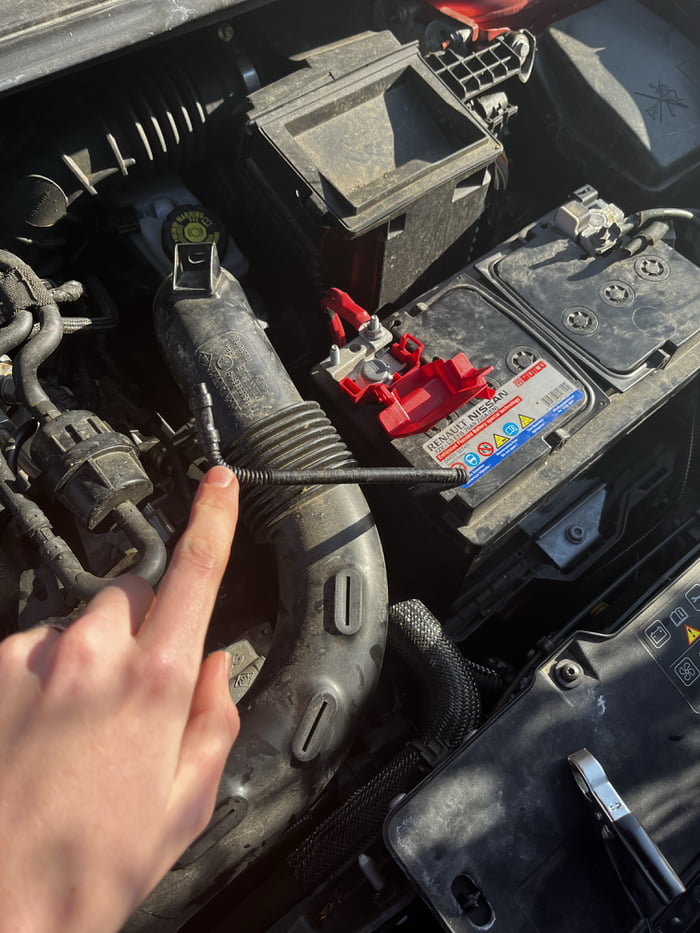 Anyone know what this cable coming of the battery is for? Thx 9GAG