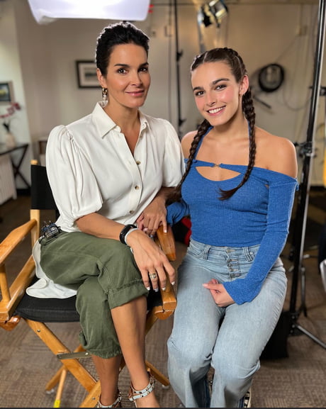 460px x 577px - Angie Harmon with daughter - 9GAG