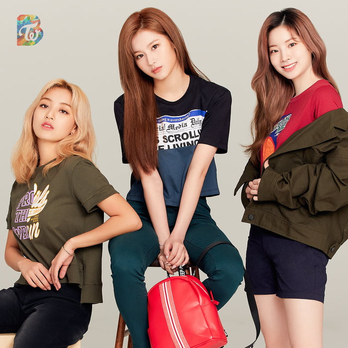 Photo : Sana, Jihyo and Dahyun