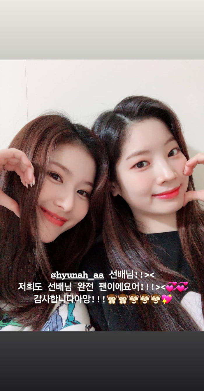 Photo : Sana and Dahyun