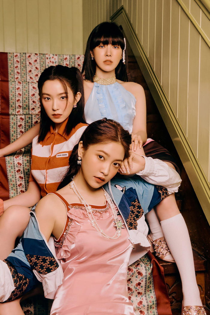 Photo : Yeri, Irene, & Wendy