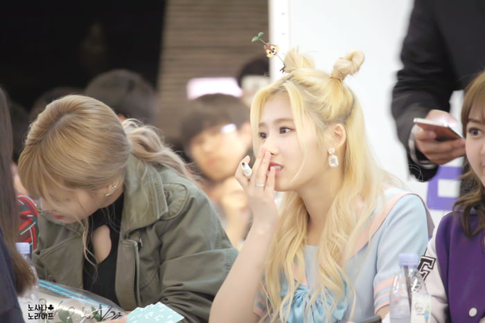 Photo : Baby Sana & Momo!