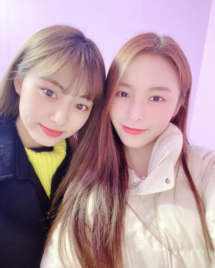 Photo : Tzuyu and Elkie in Valentine's Day
