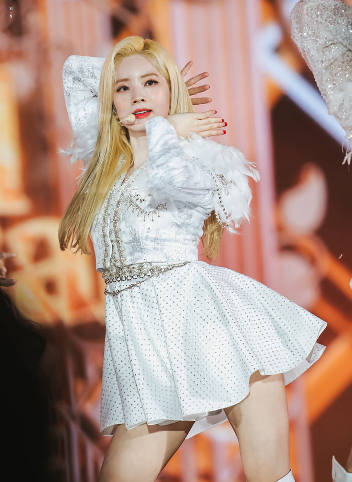 Photo : Dahyun in white defining elegance