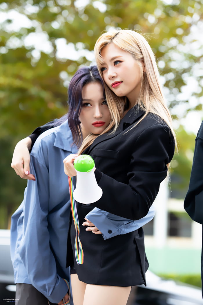 Photo : JiU and her baby Siyeon!