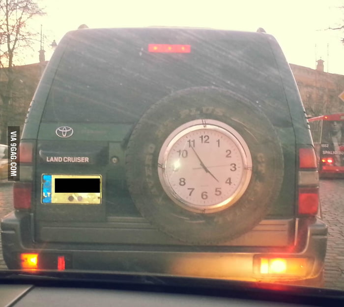 This Land Rover has a working clock on its rear 9GAG
