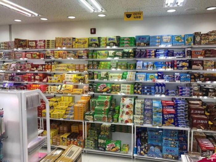 Look how they organized the snacks!